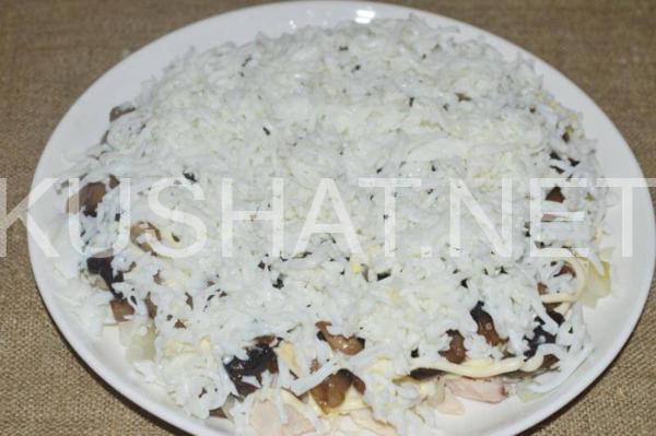 13_салат Подсолнух с чипсами, курицей и грибами