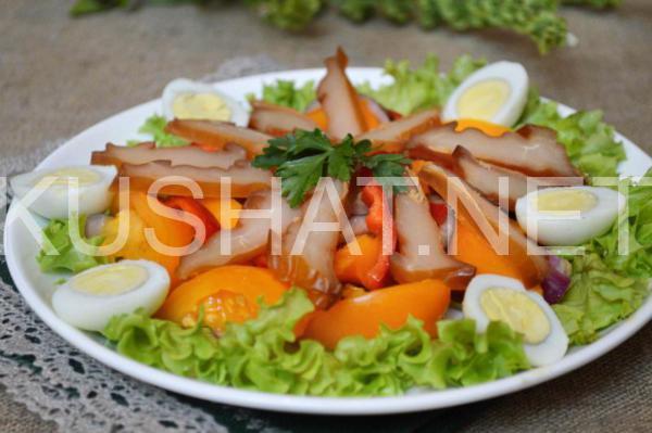салат с копченым кальмаром, помидорами и перепелиными яйцами 13_салат с копченым кальмаром, помидорами и перепелиными яйцами