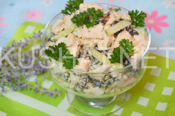 13_салат с курицей и черносливом и огурцом