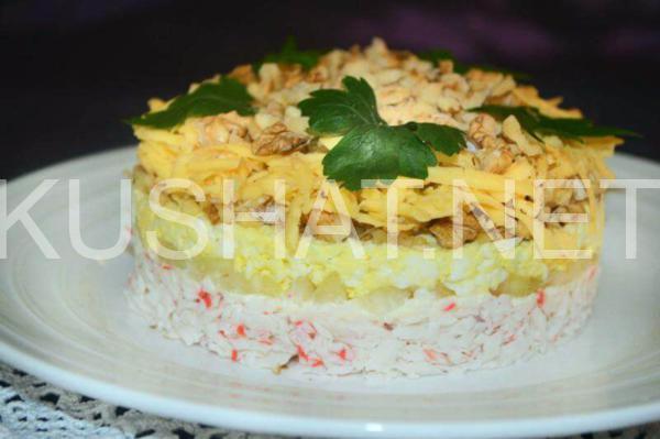 слоеный салат с крабовыми палочками, сыром и орехами 14_слоеный салат с крабовыми палочками, сыром и орехами