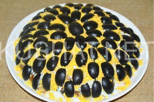 15_салат Подсолнух с чипсами, курицей и грибами