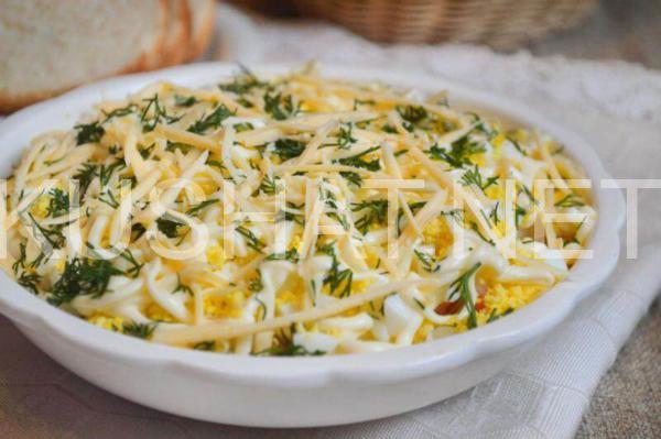 15_салат с копченой рыбой, помидорами и сыром