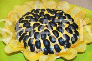 16_салат Подсолнух с чипсами, курицей и грибами