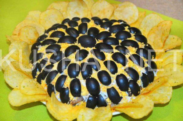 16_салат Подсолнух с чипсами, курицей и грибами