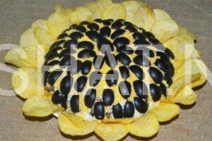 17_салат Подсолнух с чипсами, курицей и грибами