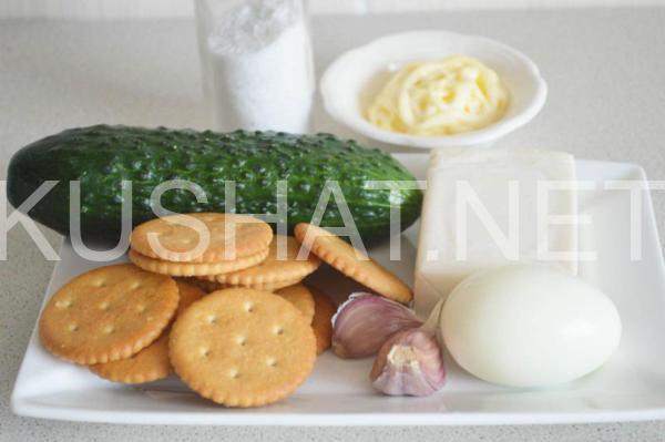 1_канапе на крекере с сыром и огурцами