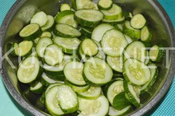 1_салат из огурцов с морковью и луком на зиму
