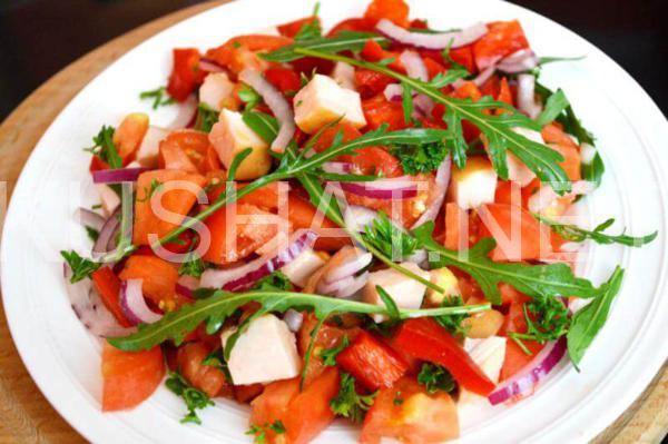 салат с копченой курицей и помидорами 1_салат с копченой курицей и помидорами