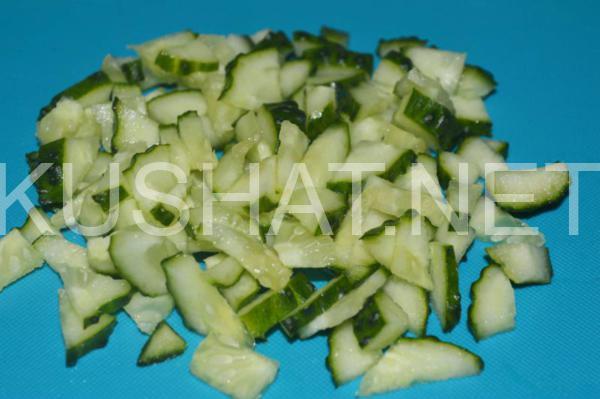 салат с копченой семгой, рисом и огурцами 1_салат с копченой семгой, рисом и огурцами