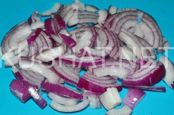 2_салат из куриных сердечек с маринованным луком и кукурузой