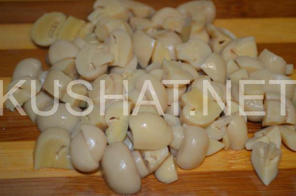 салат с консервированными шампиньонами, сыром и кукурузой 2_салат с консервированными шампиньонами, сыром и кукурузой