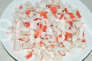 2_салат с крабовыми палочками, кукурузой и огурцом