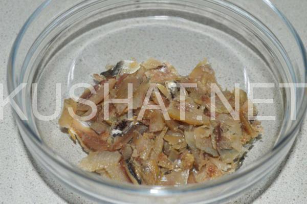 2_слоеный салат с копченой рыбой и картофелем