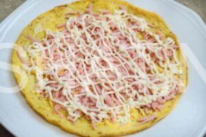 3_рулет из омлета с колбасой и сыром