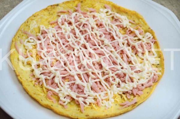 рулет из омлета с колбасой и сыром 3_рулет из омлета с колбасой и сыром