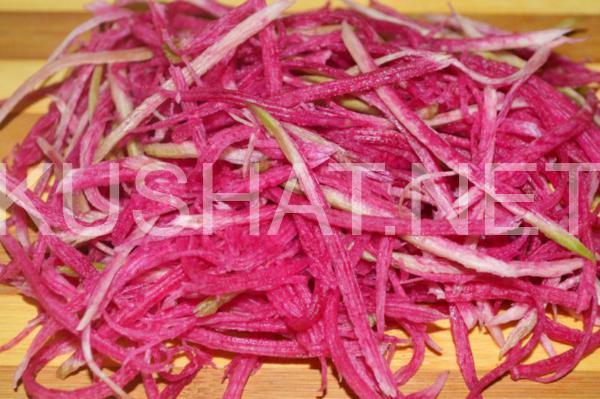 3_салат из краснокочанной капусты с колбасой и арбузной редькой