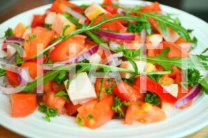 3_салат с копченой курицей и помидорами