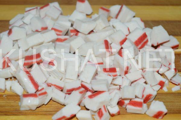 3_салат с крабовыми палочками, грибами, сыром и орехами