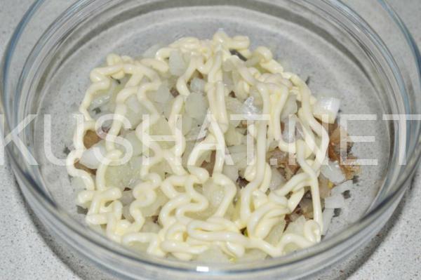 3_слоеный салат с копченой рыбой и картофелем