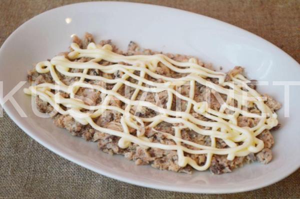 3_слоеный салат с тунцом, крабовыми палочками и кукурузой