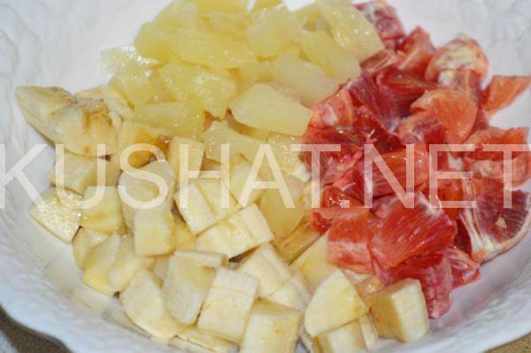 4_фруктовый салат с бананом, апельсином и ананасами