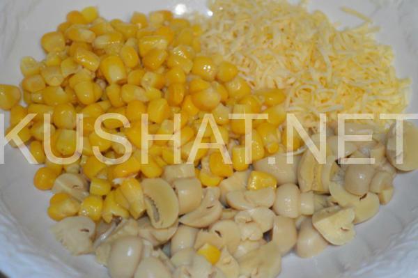 салат с консервированными шампиньонами, сыром и кукурузой 4_салат с консервированными шампиньонами, сыром и кукурузой
