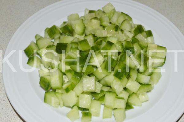 4_салат с крабовыми палочками, кукурузой и огурцом