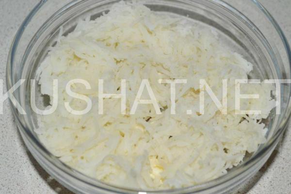 4_слоеный салат с копченой рыбой и картофелем