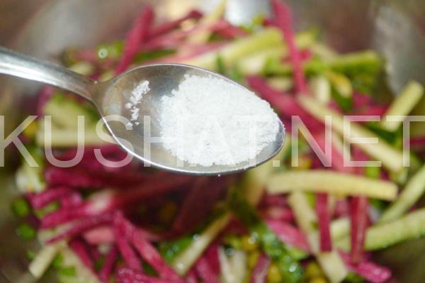 салат из редьки с огурцом и зеленым горошком 5_салат из редьки с огурцом и зеленым горошком