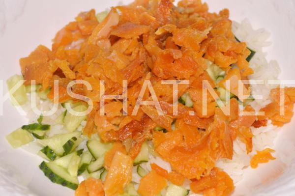 салат с копченой семгой, рисом и огурцами 5_салат с копченой семгой, рисом и огурцами