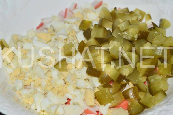 6_салат с крабовыми палочками, солеными огурцами и сыром