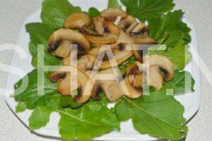 6_теплый салат с рукколой и грибами шампиньонами