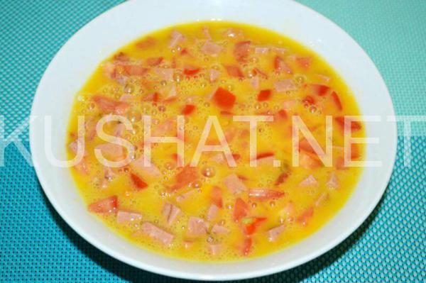 яичница с помидорами и колбасой 6_яичница с помидорами и колбасой