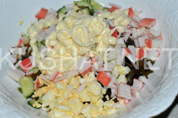 7_салат из морской капусты с крабовыми палочками и яйцом