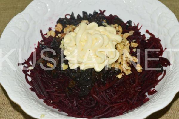 салат из свеклы с черносливом и грецкими орехами 7_салат из свеклы с черносливом и грецкими орехами