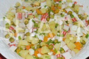 7_салат с крабовыми палочками, горошком и картошкой