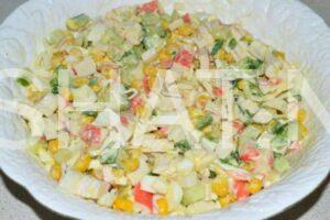 7_салат с крабовыми палочками, кукурузой и огурцом