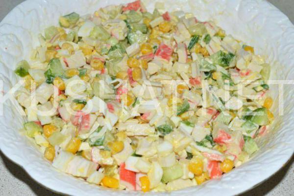 7_салат с крабовыми палочками, кукурузой и огурцом