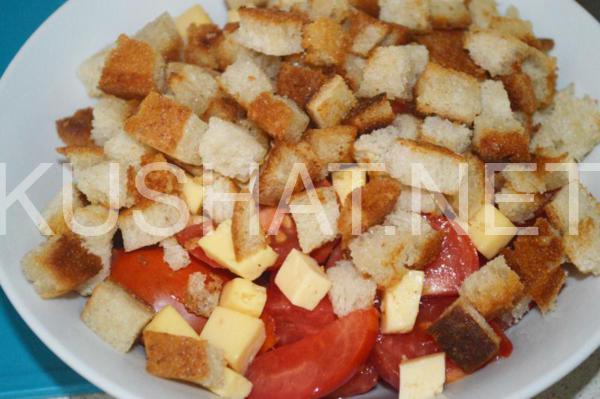 7_салат с сухариками, помидорами и сыром