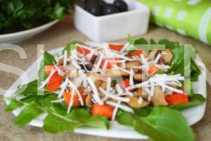 7_теплый салат с рукколой и грибами шампиньонами