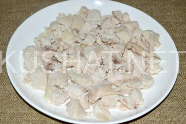 8_салат Подсолнух с чипсами, курицей и грибами