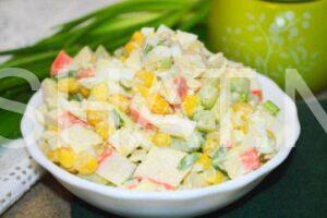 8_салат с крабовыми палочками, кукурузой и огурцом