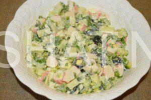 8_салат с крабовыми палочками, оливками и огурцом