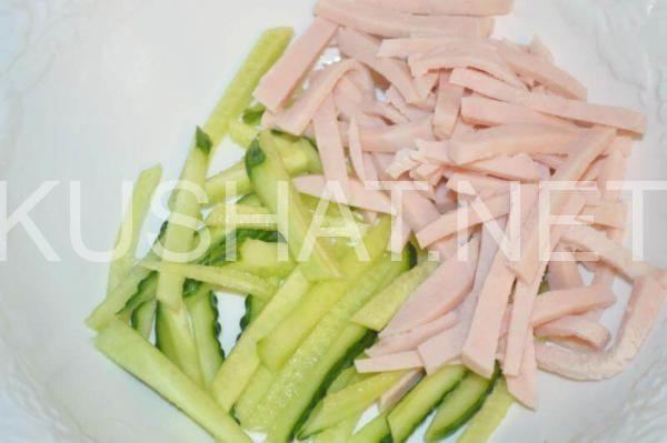 8_салат с яичными блинчиками и колбасой