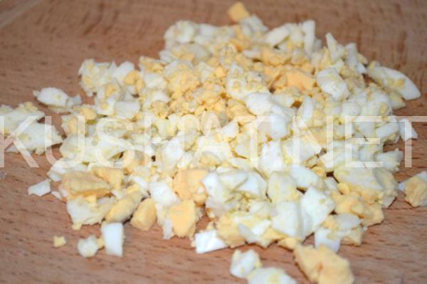 8_слоеный салат с тунцом, крабовыми палочками и кукурузой