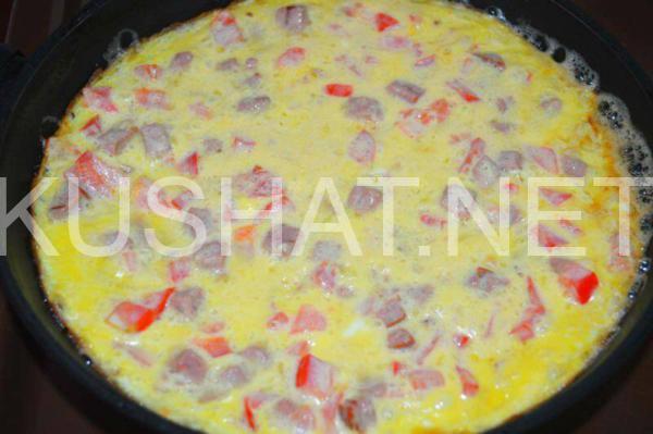 яичница с помидорами и колбасой 8_яичница с помидорами и колбасой
