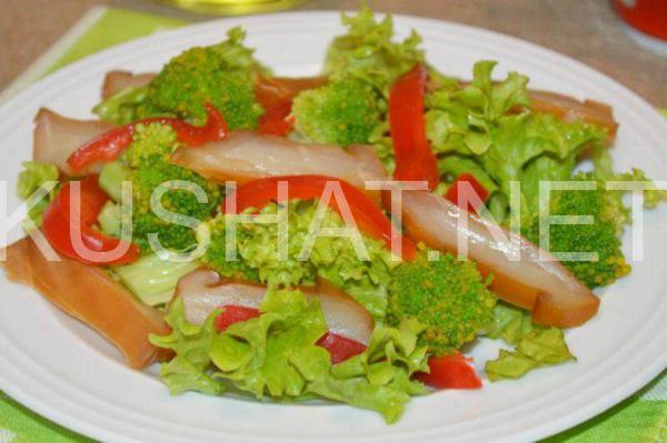 салат из брокколи с копченым кальмаром 9_салат из брокколи с копченым кальмаром