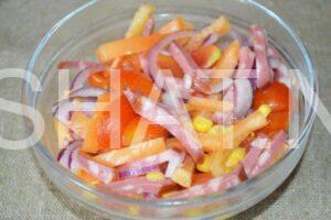 9_салат с колбасой, кукурузой, помидорами и перцем