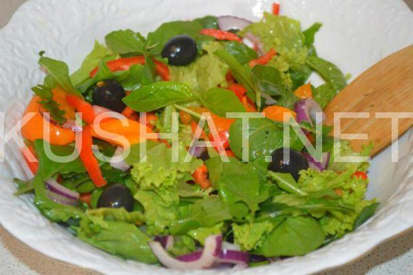 9_салат с помидорами, маслинами и перцем