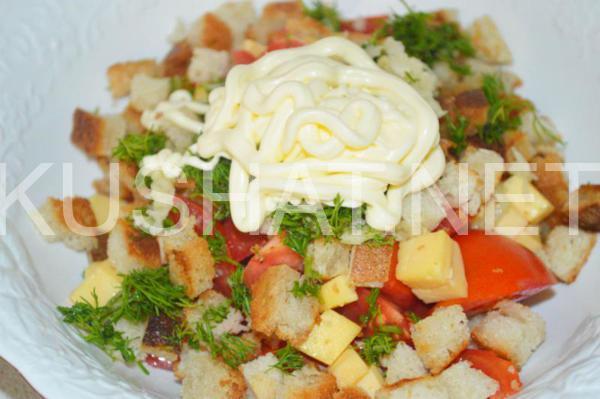 9_салат с сухариками, помидорами и сыром